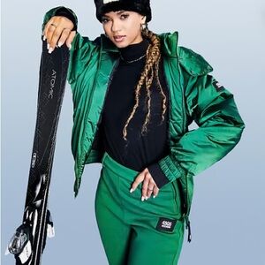 Green Women's Ski Set